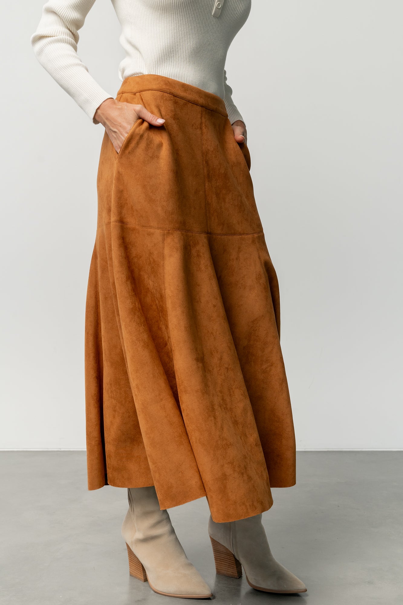 tona faux suede skirt | camel